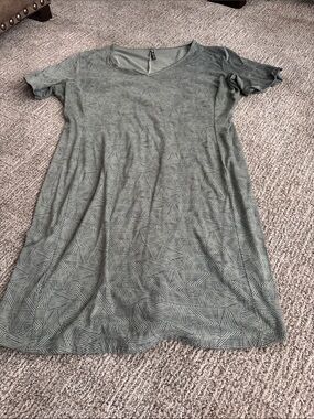 Women’s Olive Green Short Sleeve V-Neck Dress